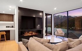 Luxury Townhouse On Woods Lane